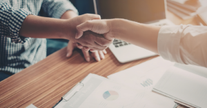 Perda de função comissionada por suposta retaliação: o que diz o TST sobre prova e ônus do trabalhador 